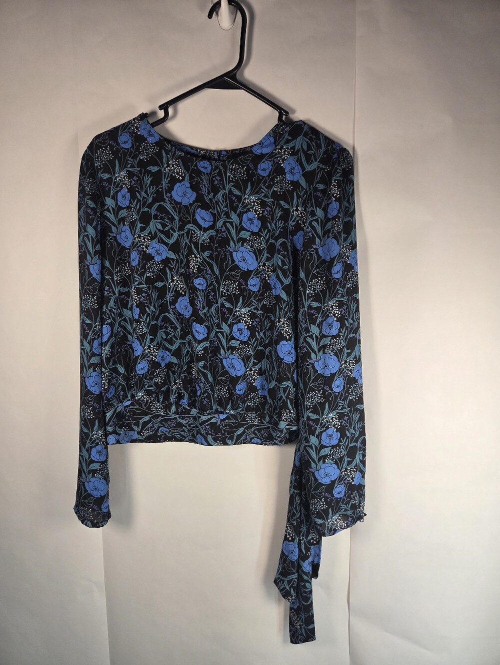 Who What Wear Black Long-Sleeve Top with Blue Floral Print